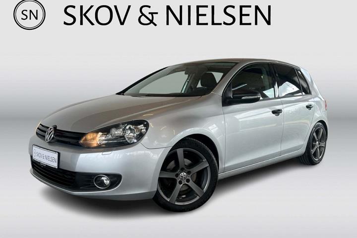 Grå VW Golf VI fra 2010