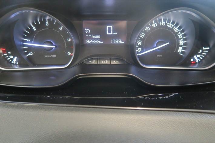 Sølv Peugeot 208 fra 2015