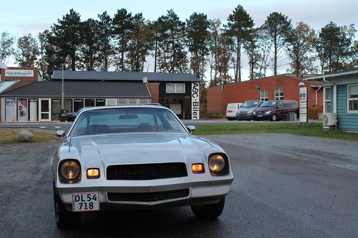 Sølv Chevrolet Camaro fra 1980