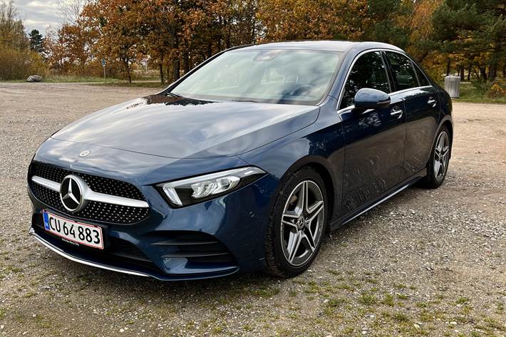 Blå Mercedes A-Klasse fra 2020