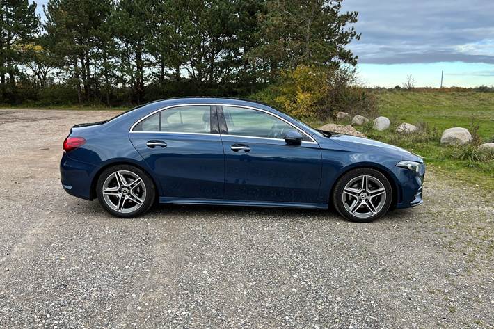 Blå Mercedes A-Klasse fra 2020