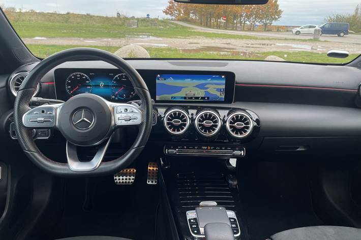 Blå Mercedes A-Klasse fra 2020