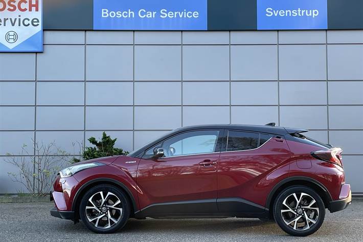 Rød Toyota C-HR fra 2018