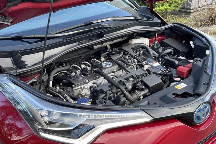 Rød Toyota C-HR fra 2018