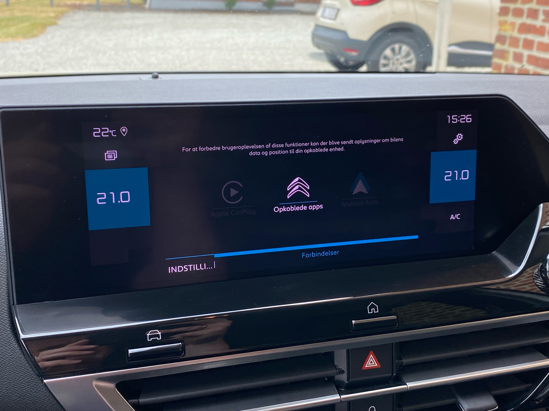 Hvid Citroën C4 fra 2023 set indefra