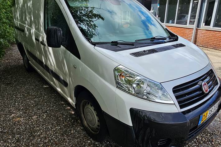 Hvid Fiat Fullback fra 2016