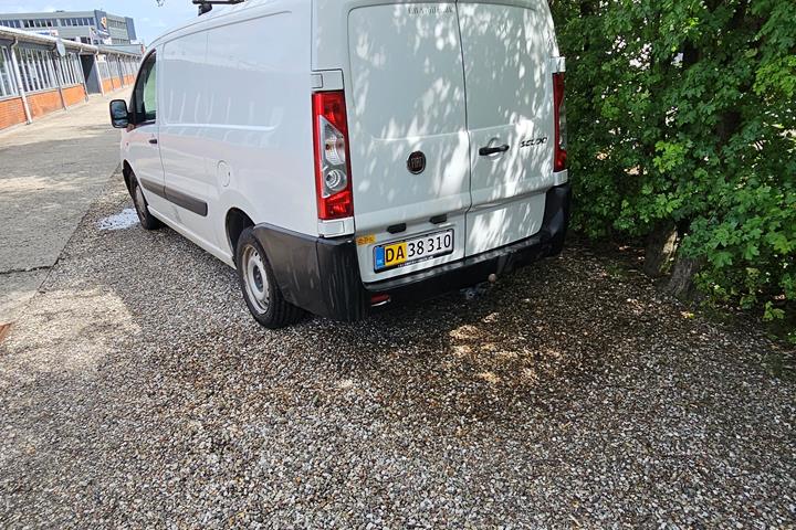 Hvid Fiat Fullback fra 2016
