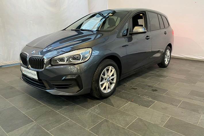 Grå BMW 216i fra 2021