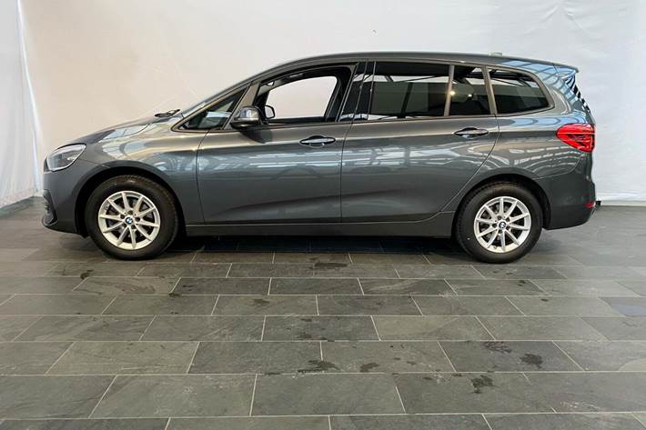 Grå BMW 216i fra 2021