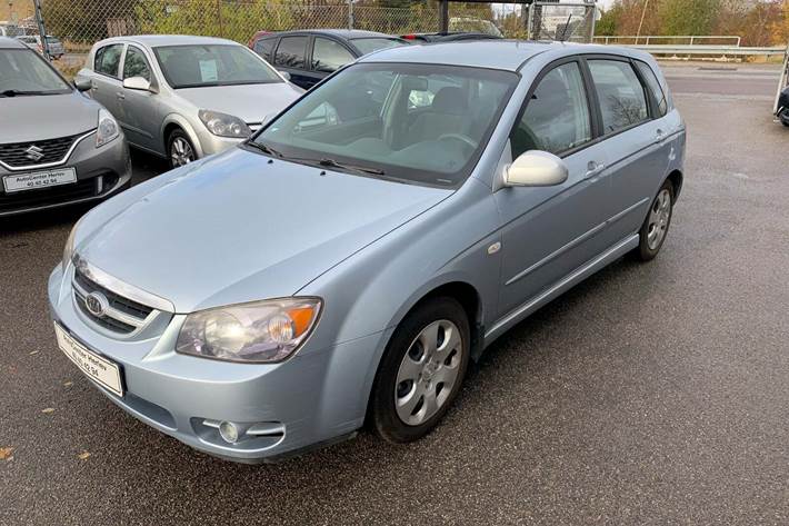 Blå Kia Cerato fra 2007