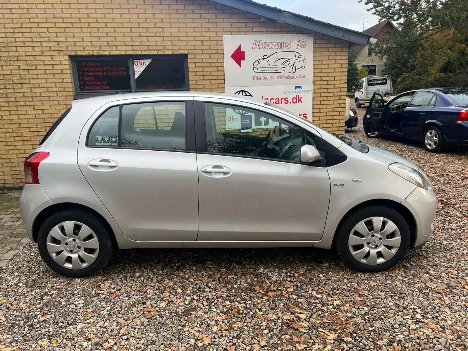 Blå Toyota Yaris fra 2008