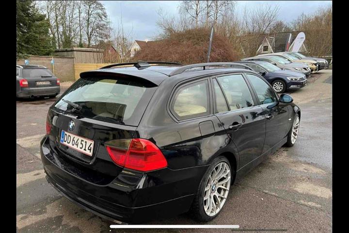 Sort BMW 320 fra 2008