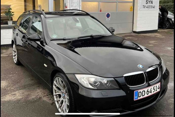 Sort BMW 320 fra 2008