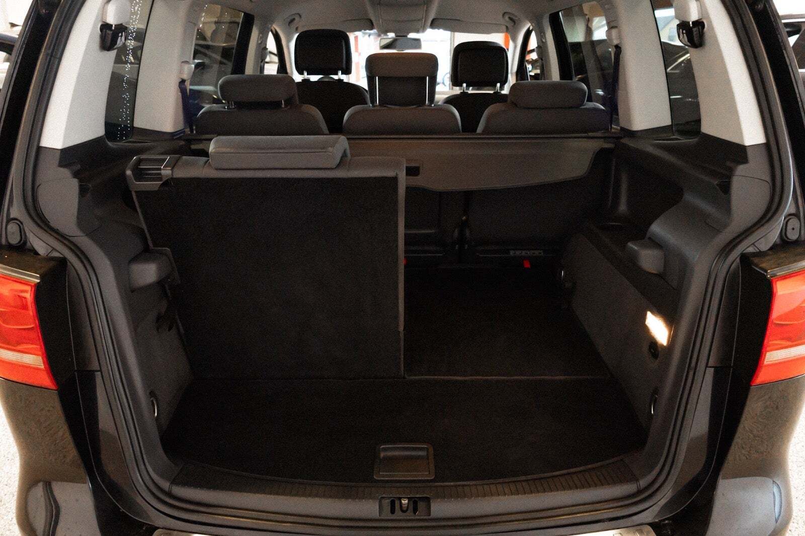 Sort VW Touran fra 2014