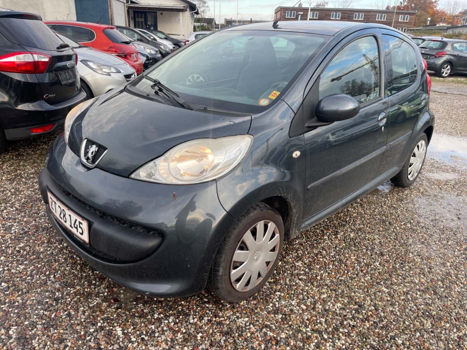 Grå Peugeot 107 fra 2009