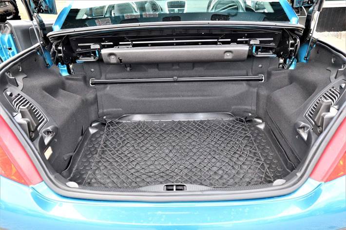 Blå Peugeot 207 fra 2007