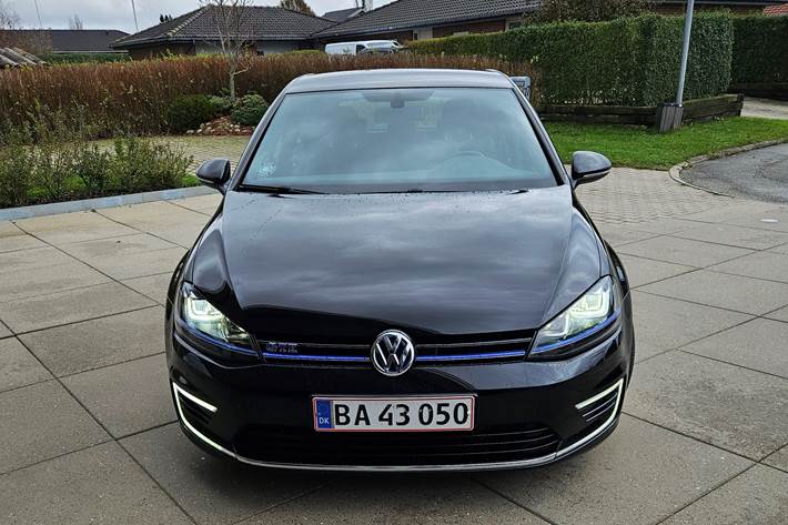 Sort VW Golf VII fra 2016