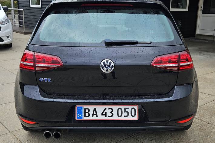 Sort VW Golf VII fra 2016