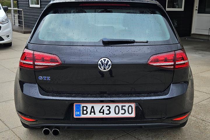 Sort VW Golf VII fra 2016