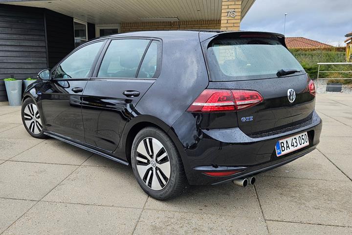 Sort VW Golf VII fra 2016