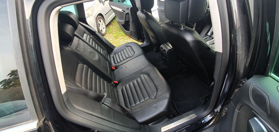 Sort VW Passat Alltrack fra 2013