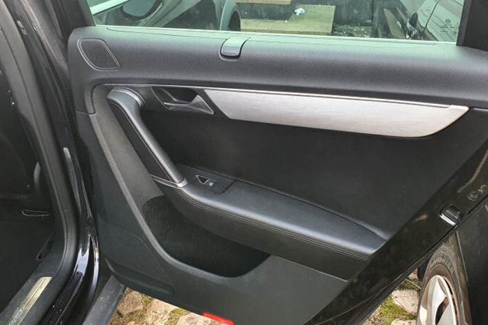 Sort VW Passat Alltrack fra 2013