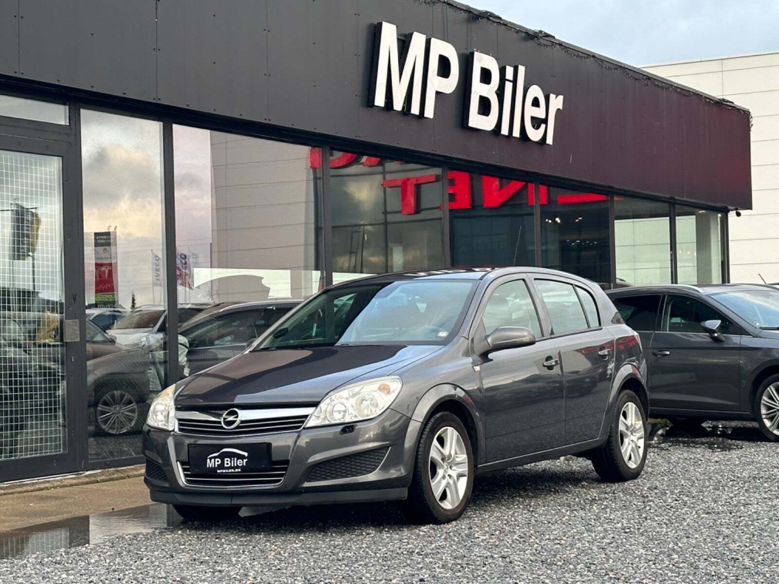 Grå Opel Astra fra 2009