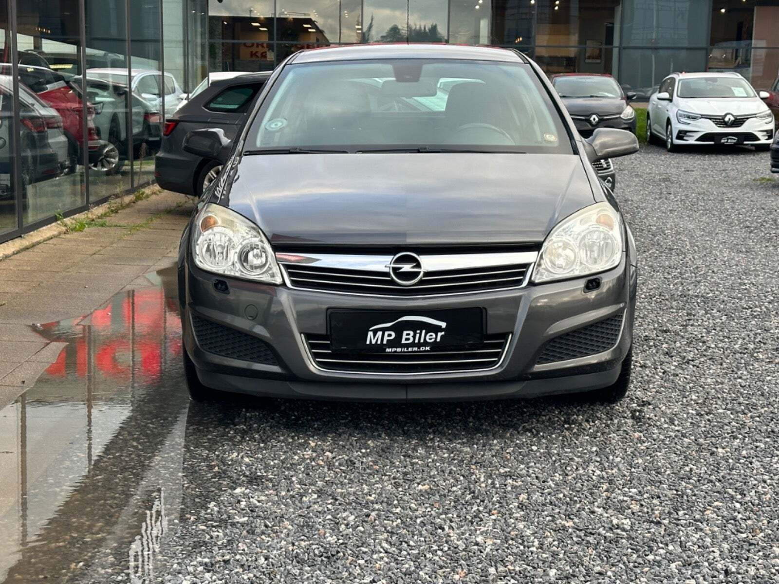 Grå Opel Astra fra 2009