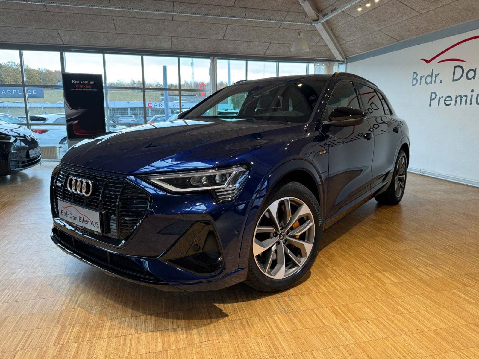 Blå Audi e-tron fra 2021
