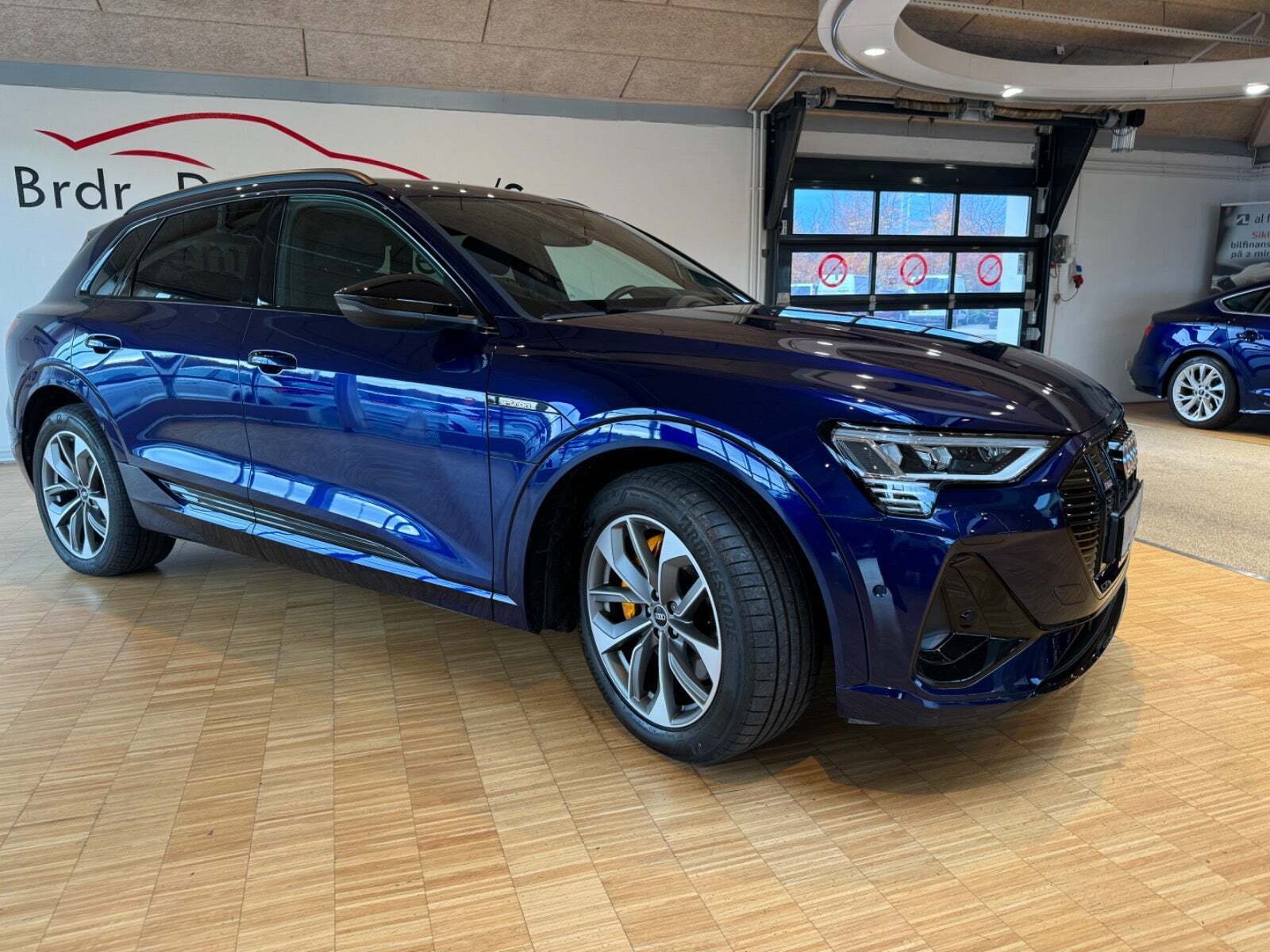 Blå Audi e-tron fra 2021