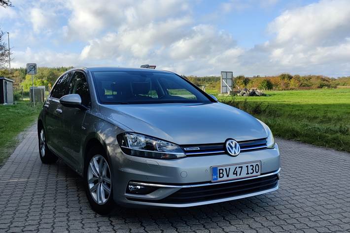 Grå VW Golf fra 2018