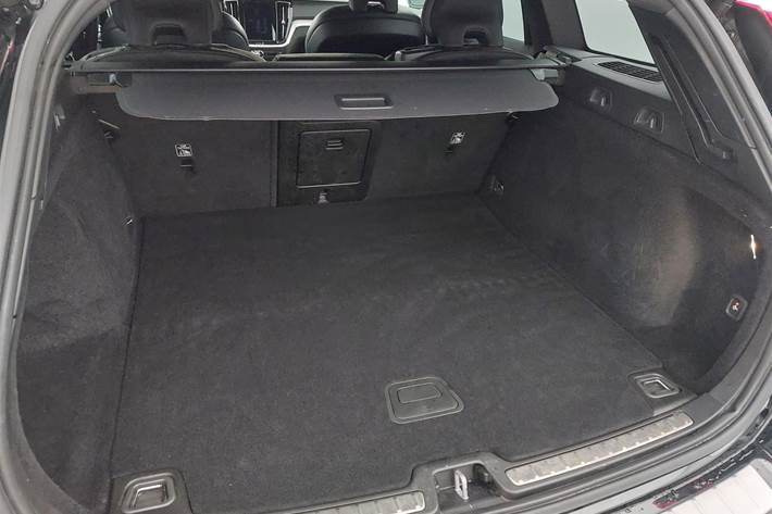 Sort Volvo V60 fra 2019 set indefra