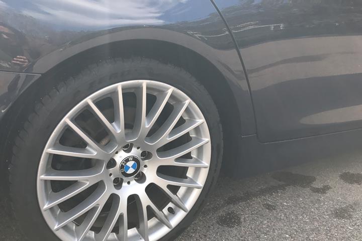 Blå BMW 501 fra 2011