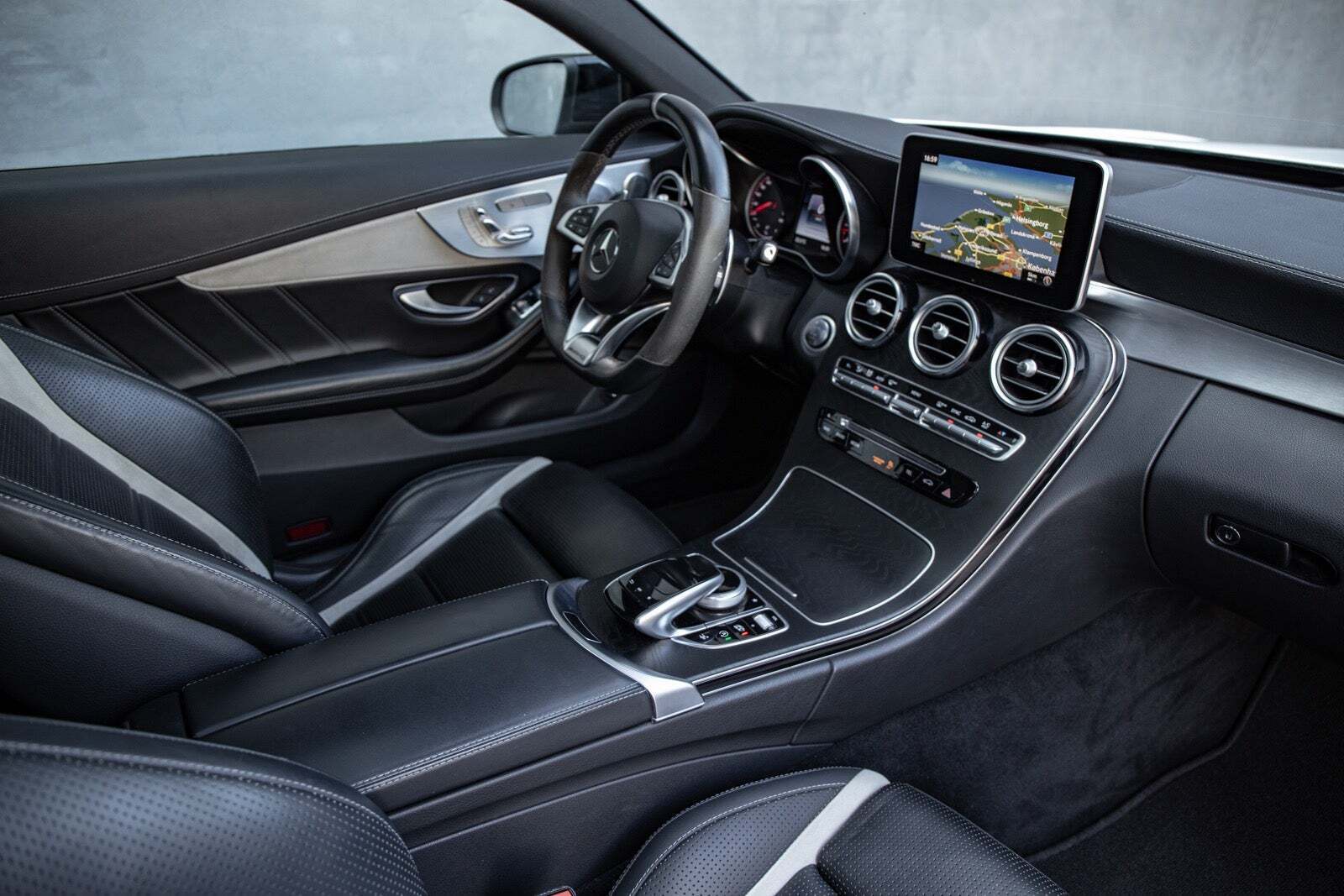 Hvid Mercedes C63 fra 2016