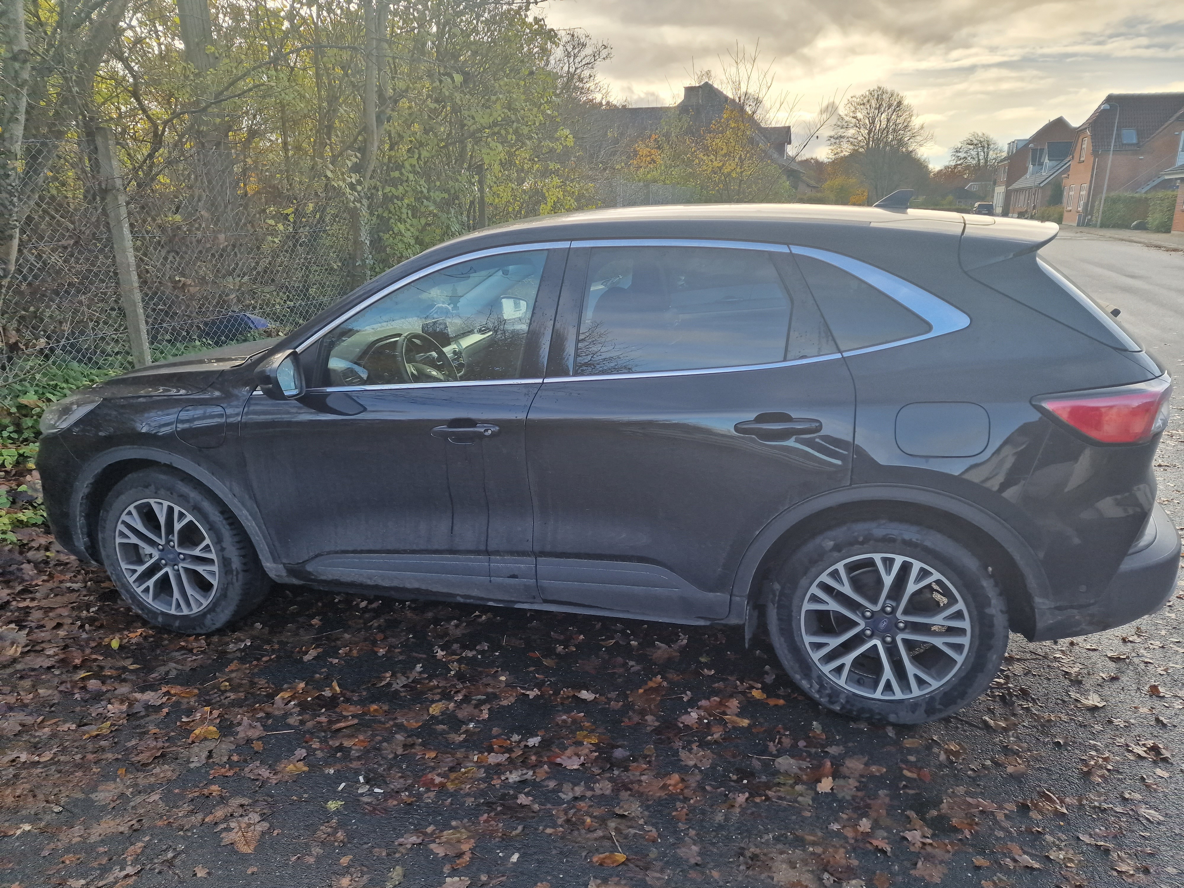 Sort Ford Kuga fra 2020