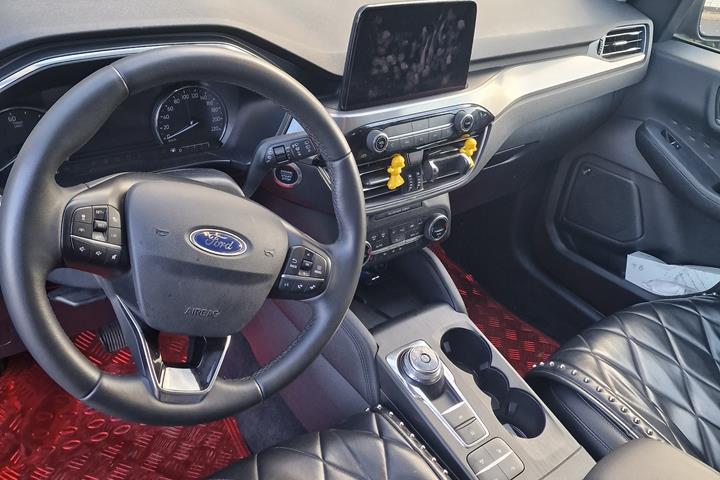 Sort Ford Kuga fra 2020