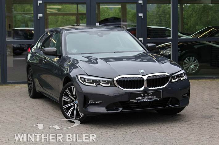 Grå BMW 330e fra 2020