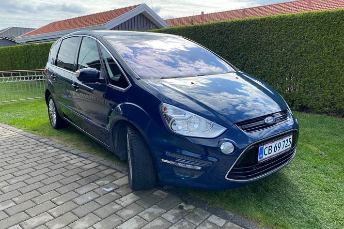 Blå Ford S-MAX fra 2012