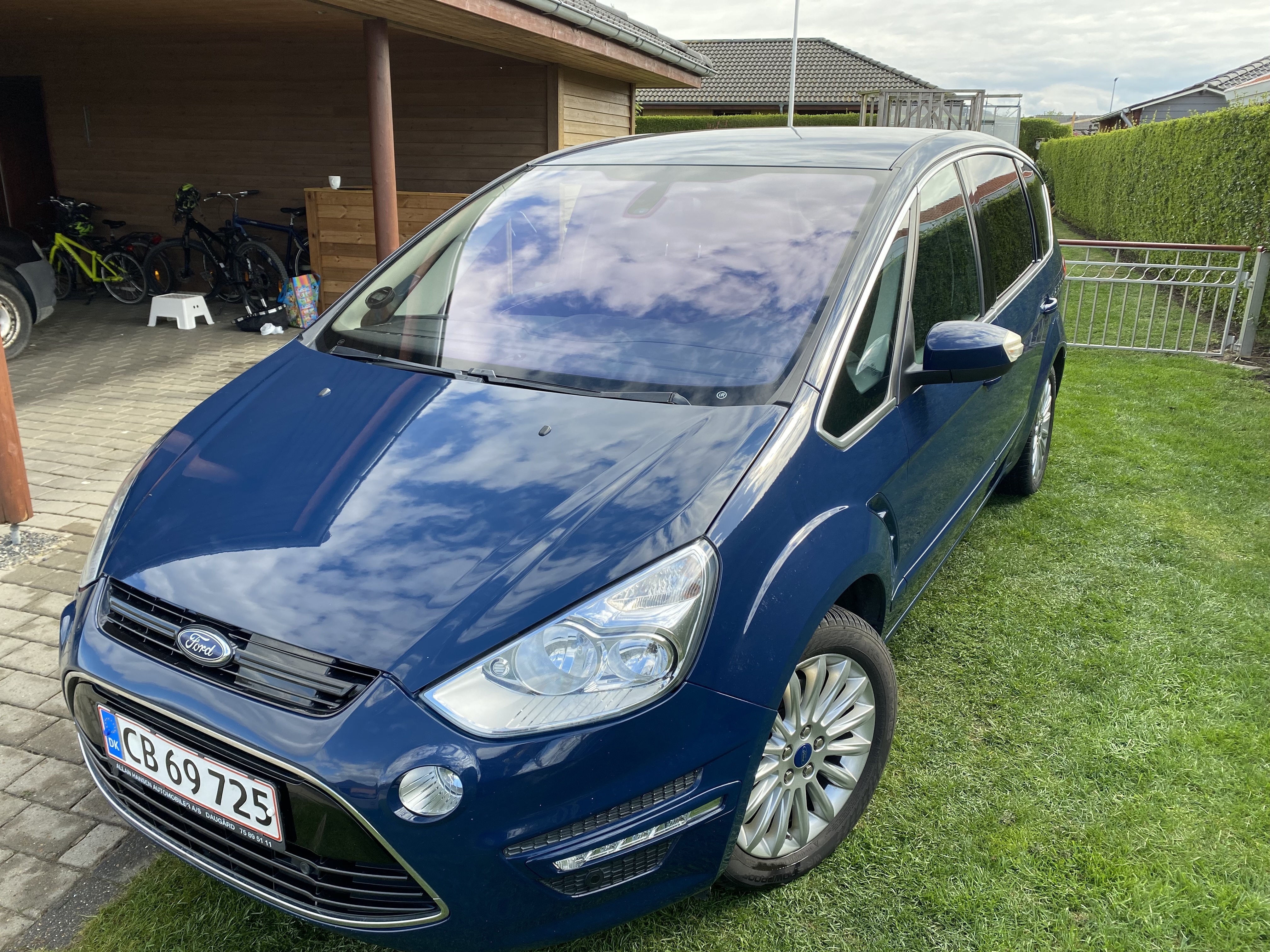 Blå Ford S-MAX fra 2012