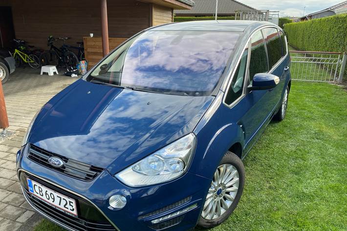 Blå Ford S-MAX fra 2012
