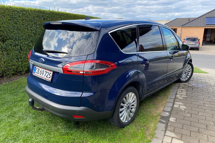 Blå Ford S-MAX fra 2012