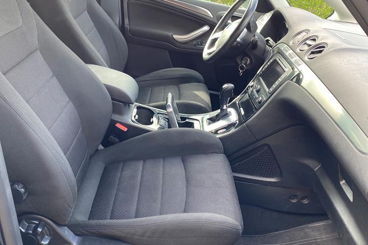 Blå Ford S-MAX fra 2012