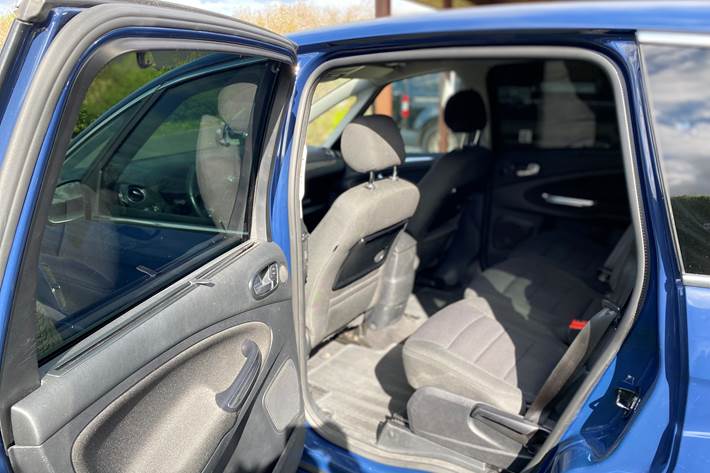 Blå Ford S-MAX fra 2012