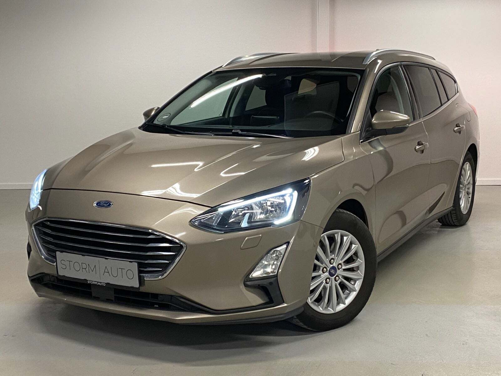 Orange Ford Focus fra 2019