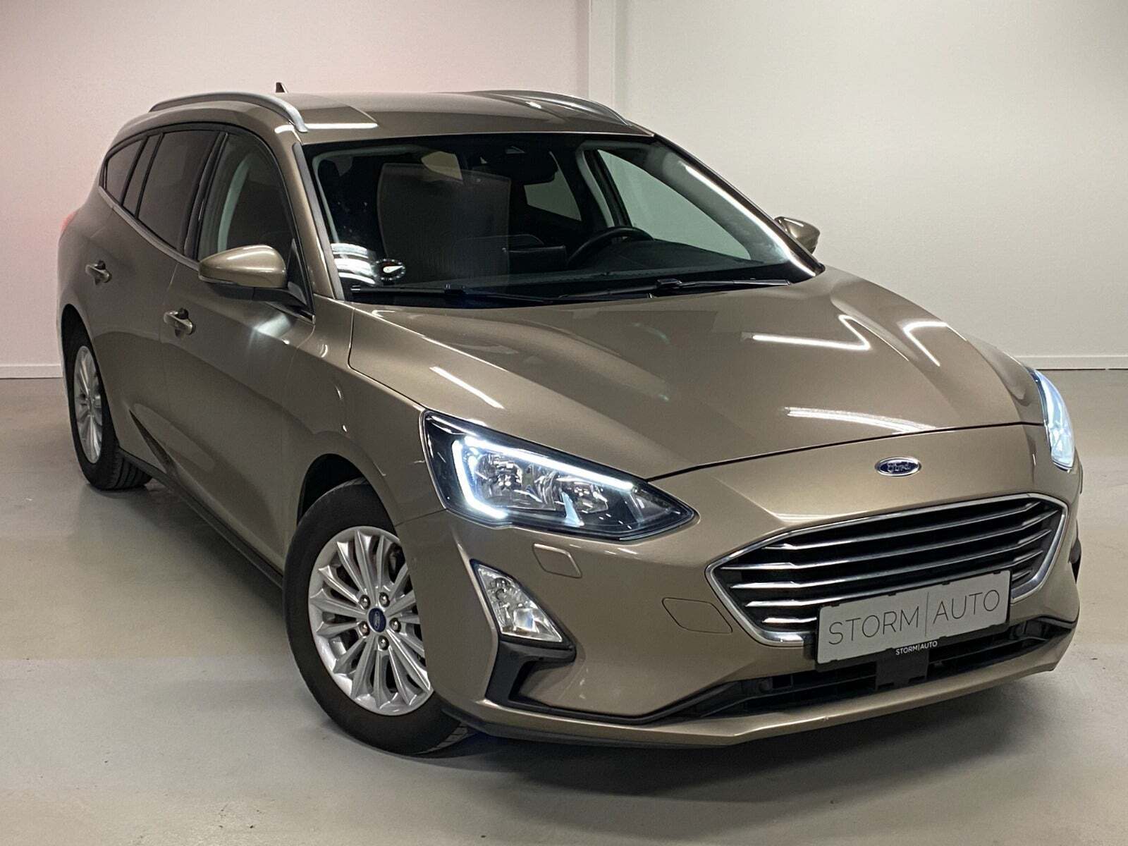 Orange Ford Focus fra 2019