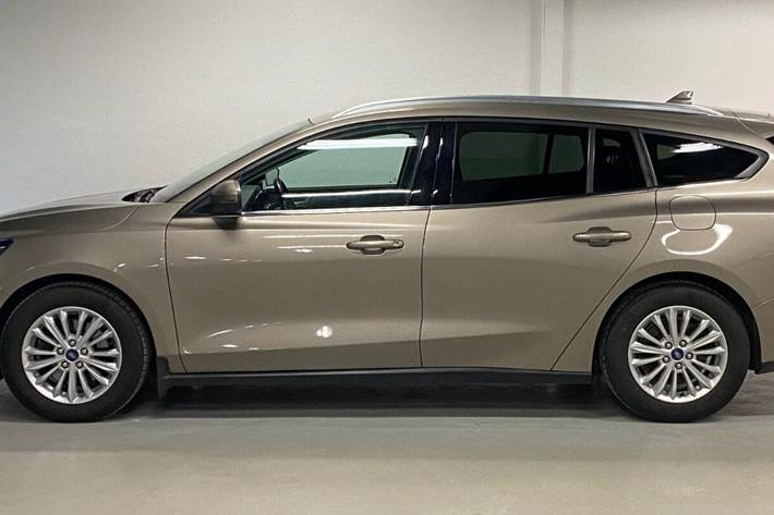 Orange Ford Focus fra 2019