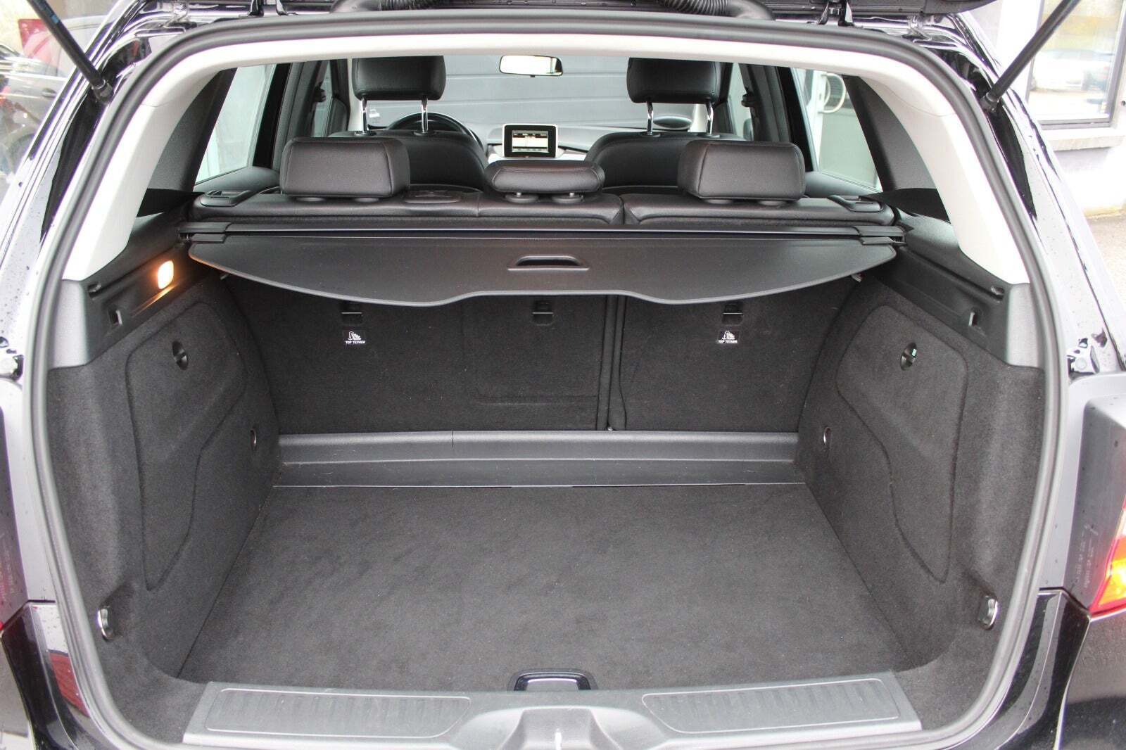 Sort Mercedes B160 fra 2014 set indefra