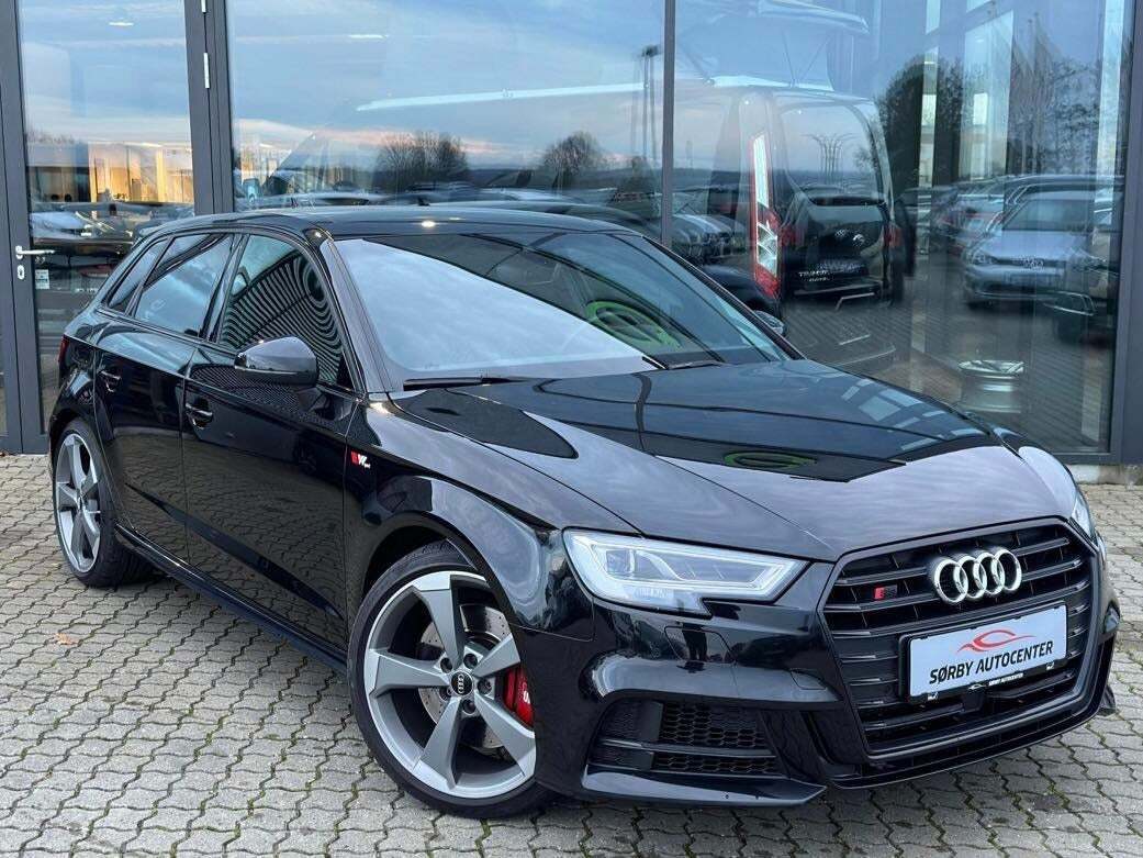 Sort Audi S3 fra 2019 set udefra