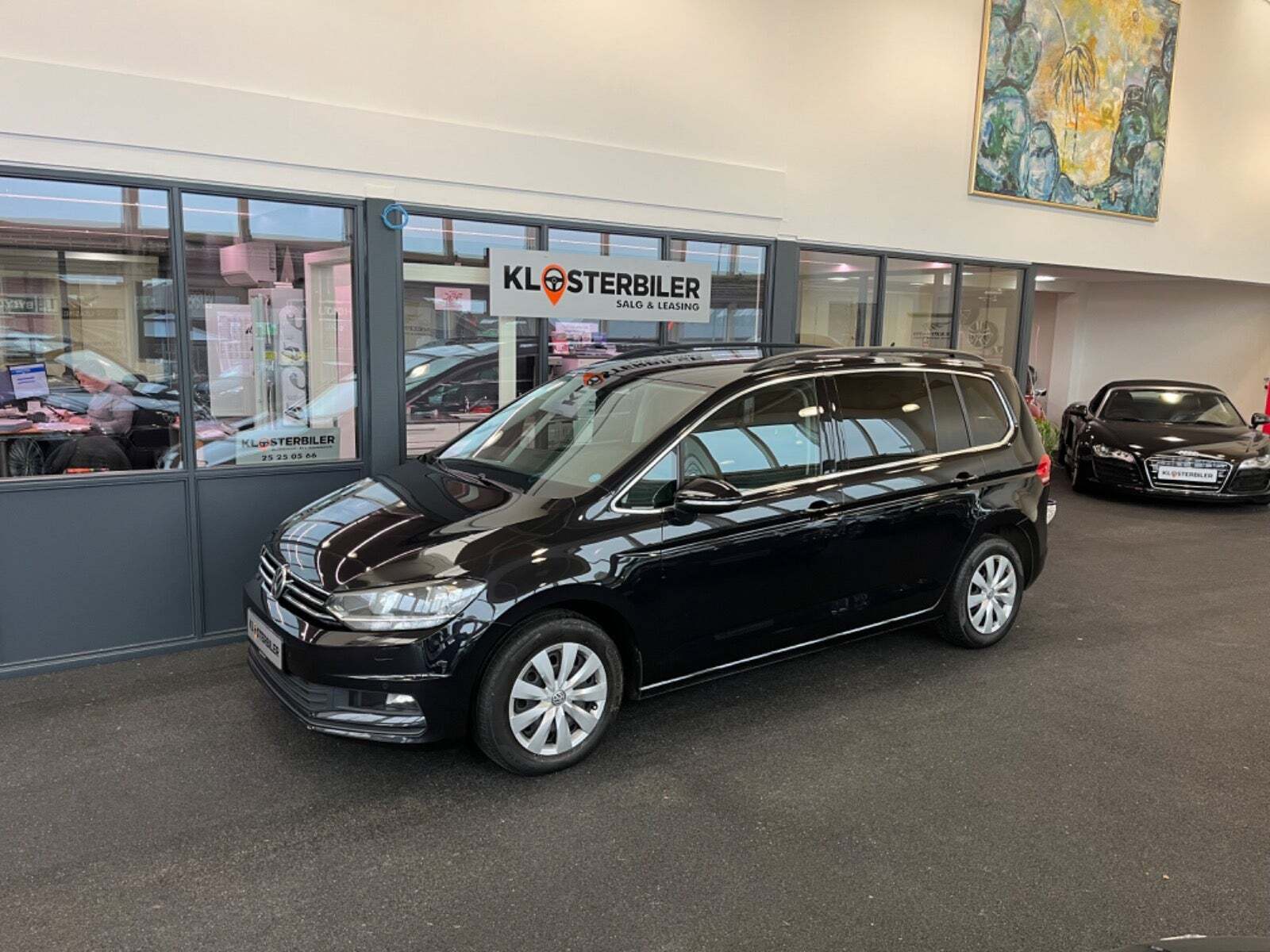 Sort VW Touran fra 2019