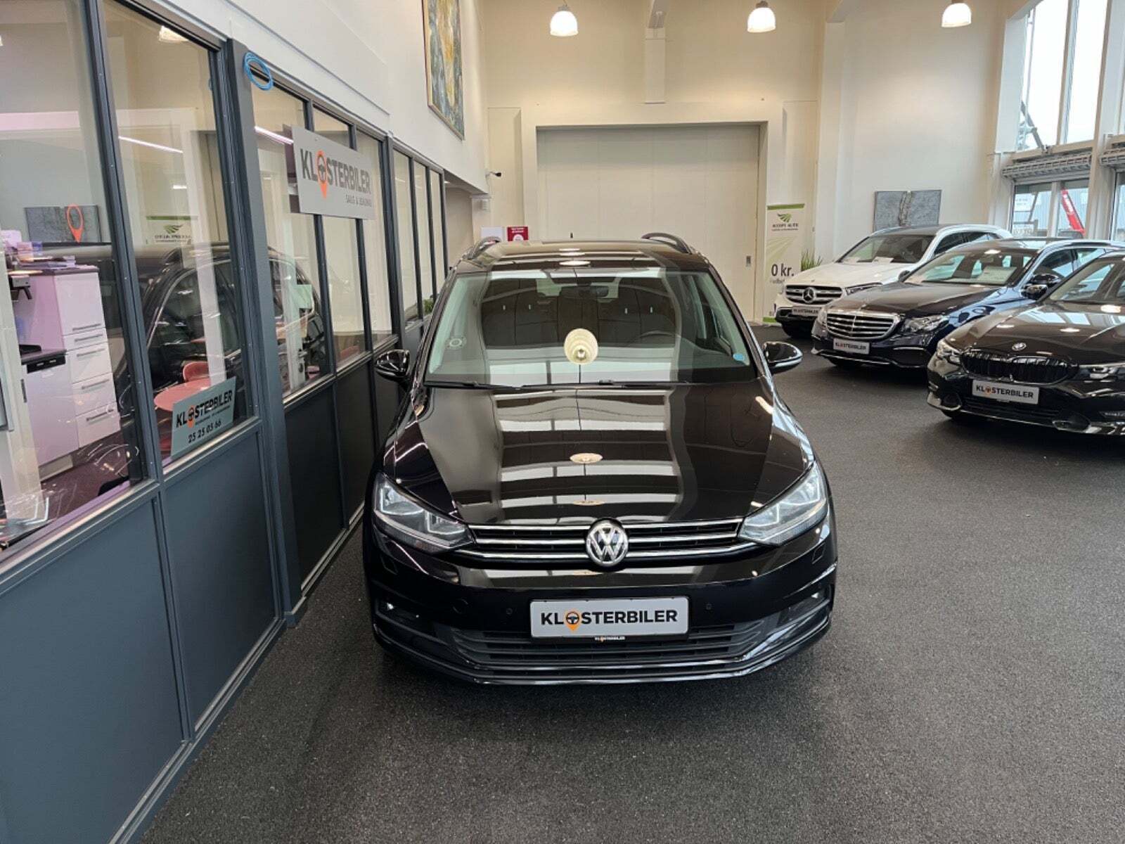 Sort VW Touran fra 2019